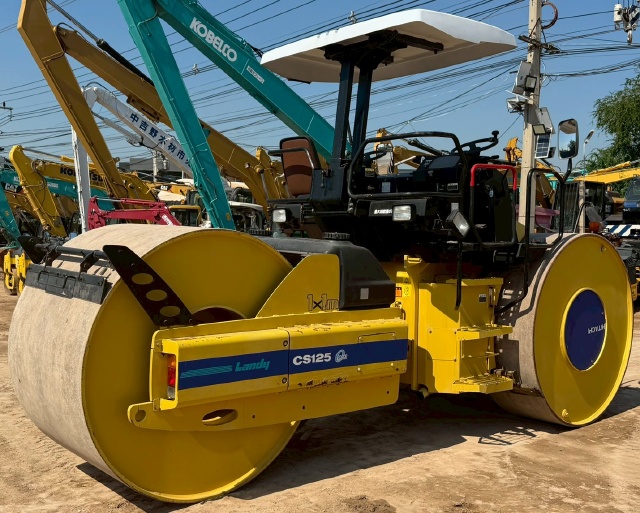 ขายรถบด DYNAPAC CS125 ปี 2000 นำเข้าจากญี่ปุ่น พร้อมใช้ มีVDOการทำงานครับ ขายรถบด DYNAPAC CS125 ปี 2000 นำเข้าจากญี่ปุ่น พร้อมใช้ มีVDOการทำงานครับ