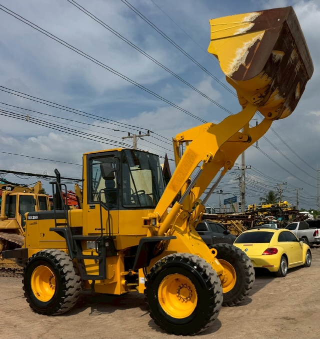 ขายรถตักล้อยาง KOMATSU WA200-3 นำเข้าจากญี่ปุ่น พร้อมใช้ มีVDOการทำงานครับ