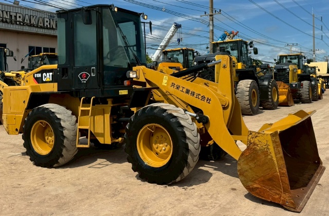 ขายรถตักล้อยาง CAT 910H ปี 2013 พร้อมใช้ มีVDOการทำงานครับ