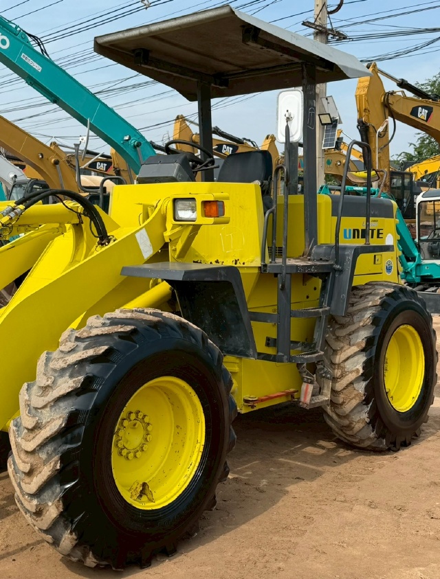 ขายรถตักล้อยาง KOMATSU WA200-3 นำเข้าจากญี่ปุ่น พร้อมใช้ มีVDOการทำงานครับ