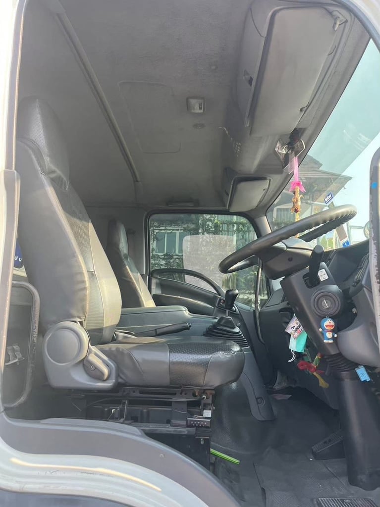 ISUZU FTR 240แรงม้า รถบรรทุก 6ล้อ ตู้แห้ง ปี2013 ISUZU FTR 240แรงม้า รถบรรทุก 6ล้อ ตู้แห้ง ปี2013