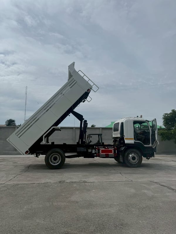 ISUZU FTR 240แรงม้า รถบรรทุก 6ล้อ ดั้มพ์ ปี2014 เลขไมล์ 333,209 กม.