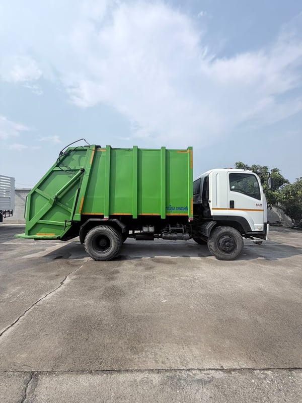 ISUZU FTR 240แรงม้า รถบรรทุก 6ล้อ บรรทุกขยะ ปี2013 ISUZU FTR 240แรงม้า รถบรรทุก 6ล้อ บรรทุกขยะ ปี2013