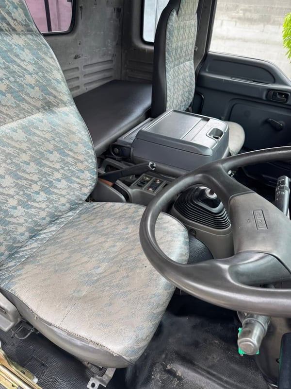 ISUZU FVM 230แรงม้า รถบรรทุก 12ล้อ กระบะเหล็กติดเฮี๊ยบติดมือคีบ ปี2001