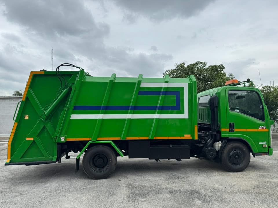 ISUZU NMR 130แรงม้า รถบรรทุก 6ล้อ บรรทุกขยะ ปี2013 ISUZU NMR 130แรงม้า รถบรรทุก 6ล้อ บรรทุกขยะ ปี2013