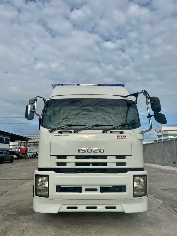 ISUZU FTR 240แรงม้า รถบรรทุก 6ล้อ ตู้แห้ง ปี2013