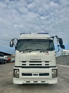 ISUZU FTR 240แรงม้า รถบรรทุก 6ล้อ ตู้แห้ง ปี2013