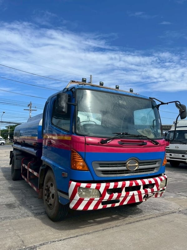 HINO FG 212แรงม้า รถบรรทุก 6ล้อ รถบรรทุกน้ำมัน HINO FG 212แรงม้า รถบรรทุก 6ล้อ รถบรรทุกน้ำมัน