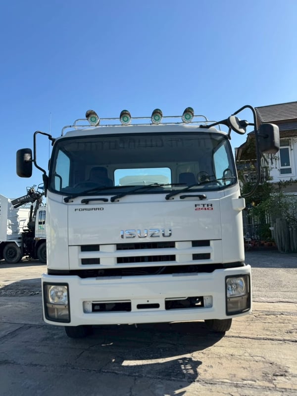 ISUZU FTR 240แรงม้า รถบรรทุก 6ล้อ บรรทุกน้ำ ปี2013 เลขไมล์ 120,594 กม.