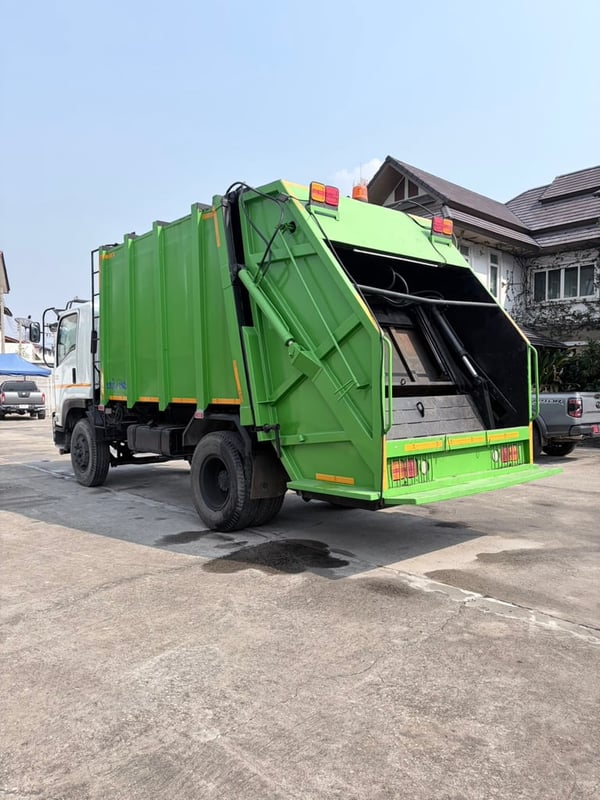 ISUZU FTR 240แรงม้า รถบรรทุก 6ล้อ บรรทุกขยะ ปี2013 ISUZU FTR 240แรงม้า รถบรรทุก 6ล้อ บรรทุกขยะ ปี2013