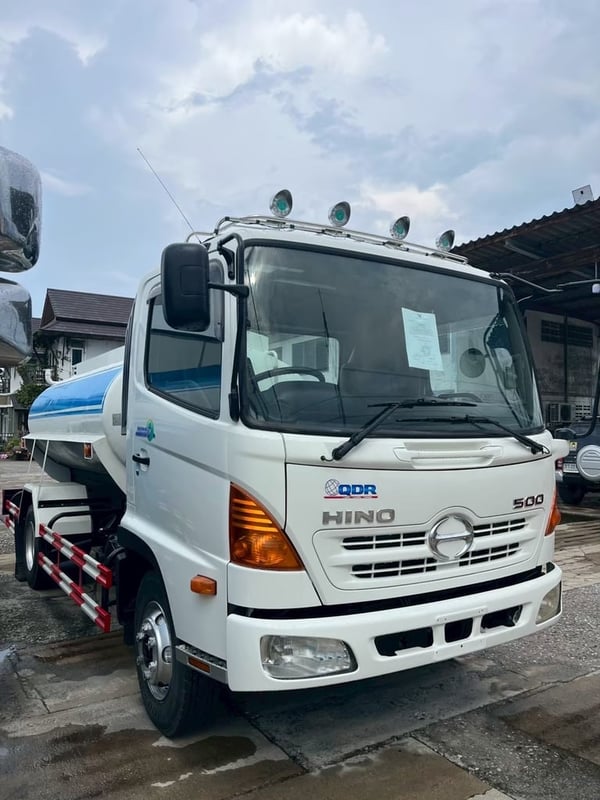 HINO FC 230แรงม้า รถบรรทุก 6ล้อ บรรทุกน้ำ ปี2025 เลขไมล์ 135,294 กม. HINO FC 230แรงม้า รถบรรทุก 6ล้อ บรรทุกน้ำ ปี2025 เลขไมล์ 135,294 กม.