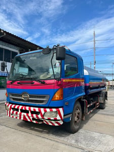 HINO FG 212แรงม้า รถบรรทุก 6ล้อ รถบรรทุกน้ำมัน HINO FG 212แรงม้า รถบรรทุก 6ล้อ รถบรรทุกน้ำมัน