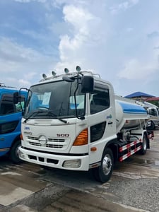 HINO FC 230แรงม้า รถบรรทุก 6ล้อ บรรทุกน้ำ ปี2025 เลขไมล์ 135,294 กม. HINO FC 230แรงม้า รถบรรทุก 6ล้อ บรรทุกน้ำ ปี2025 เลขไมล์ 135,294 กม.