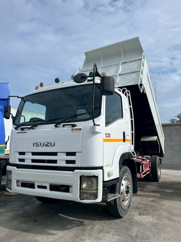 ISUZU FTR 240แรงม้า รถบรรทุก 6ล้อ ดั้มพ์ ปี2014