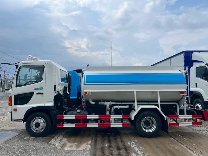 HINO FC 230แรงม้า รถบรรทุก 6ล้อ บรรทุกน้ำ ปี2025 เลขไมล์ 135,294 กม. HINO FC 230แรงม้า รถบรรทุก 6ล้อ บรรทุกน้ำ ปี2025 เลขไมล์ 135,294 กม.