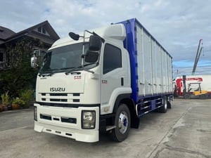 ISUZU FTR 240แรงม้า รถบรรทุก 6ล้อ ตู้แห้ง ปี2013