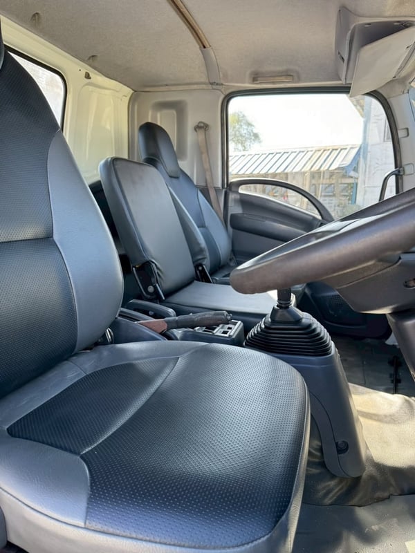 ISUZU FTR 240แรงม้า รถบรรทุก 6ล้อ บรรทุกน้ำ ปี2013 เลขไมล์ 120,594 กม.