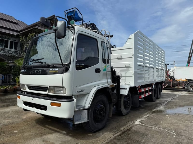 ISUZU FVM 230แรงม้า รถบรรทุก 12ล้อ กระบะเหล็กติดเฮี๊ยบติดมือคีบ ปี2001