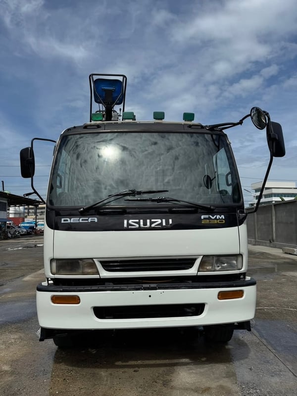 ISUZU FVM 230แรงม้า รถบรรทุก 12ล้อ กระบะเหล็กติดเฮี๊ยบติดมือคีบ ปี2001