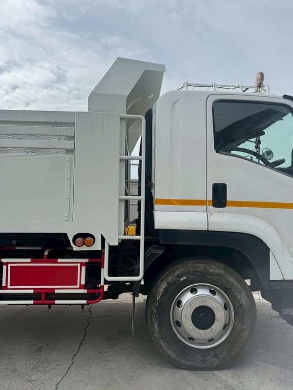 ISUZU FTR 240แรงม้า รถบรรทุก 6ล้อ ดั้มพ์ ปี2014 เลขไมล์ 333,209 กม.