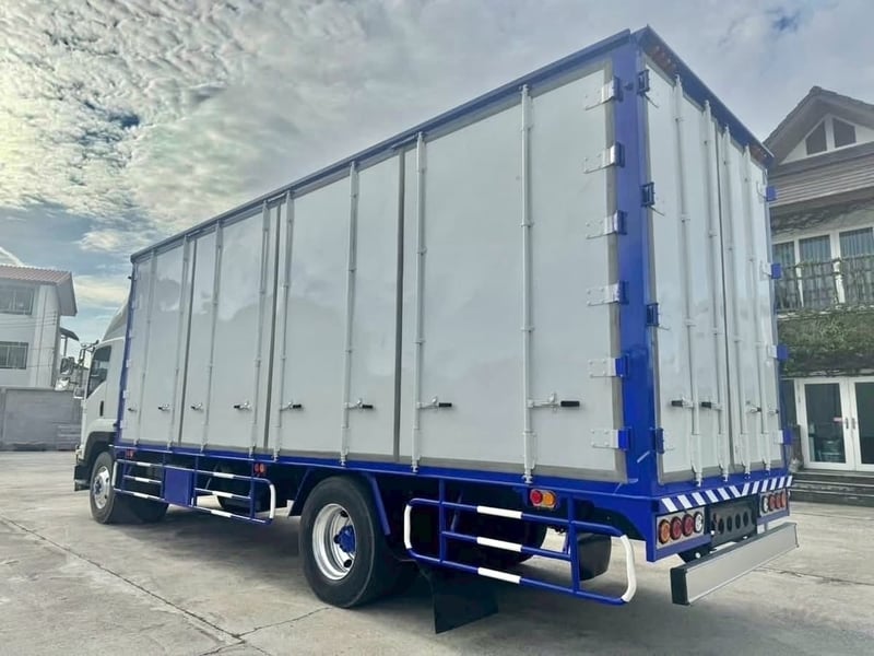 ISUZU FTR 240แรงม้า รถบรรทุก 6ล้อ ตู้แห้ง ปี2013