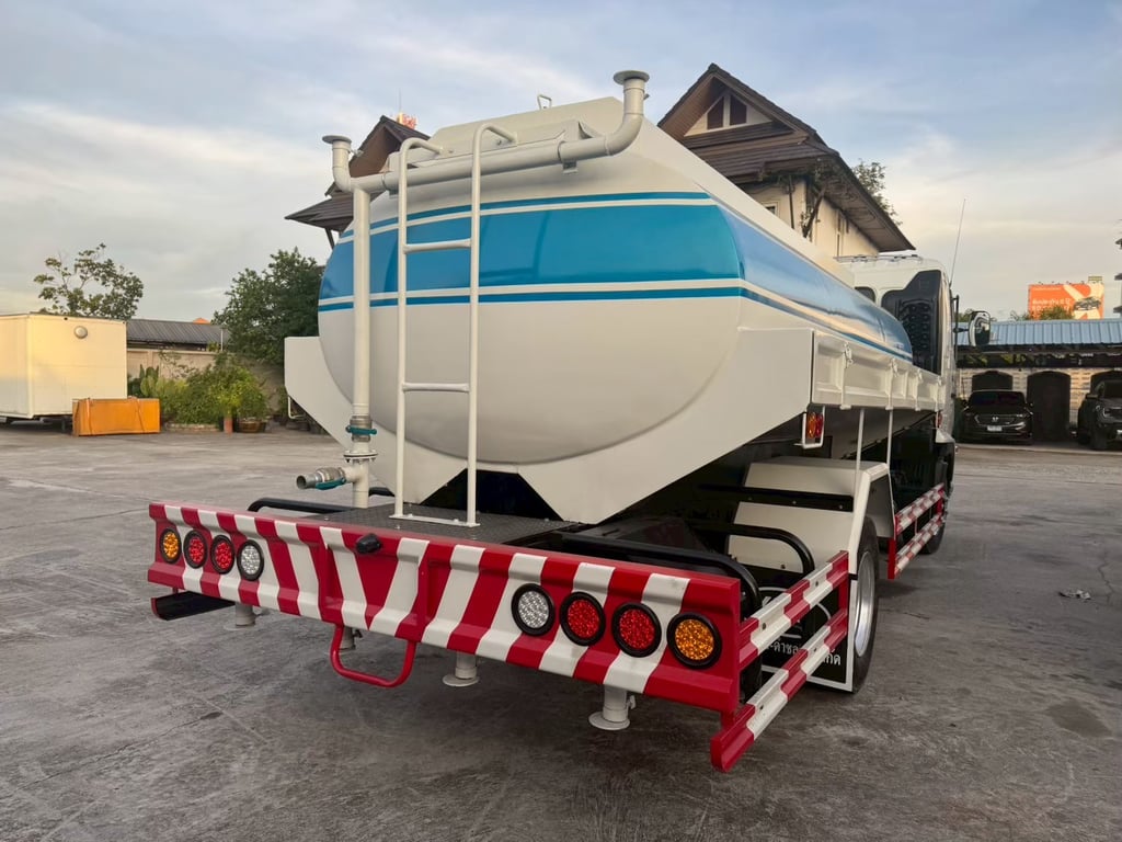 HINO series500 230แรงม้า รถบรรทุก 6ล้อ บรรทุกน้ำ ปี2025 HINO series500 230แรงม้า รถบรรทุก 6ล้อ บรรทุกน้ำ ปี2025