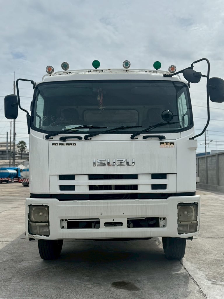 ISUZU FTR 240แรงม้า รถบรรทุก 6ล้อ ดั้มพ์ ปี2014 เลขไมล์ 333,209 กม.