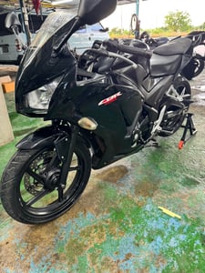 HONDA CBR 300 สีดำ