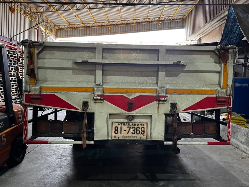 ต้องการขายรถHINO 6 ล้อ พื้นเรียบ