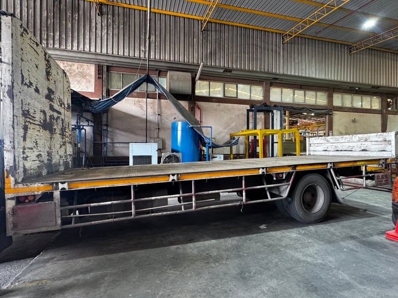 ต้องการขายรถHINO 6 ล้อ พื้นเรียบ