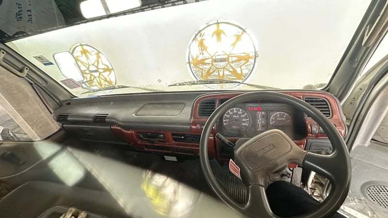 ตัองการขายรถอีซูซุ ด่วน สนใจ ติดต่อ ตุณ พิชิต โทร 066-025-5824