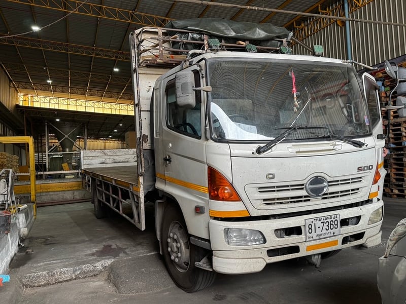 ต้องการขายรถHINO 6 ล้อ พื้นเรียบ