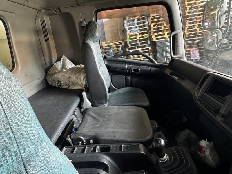 ต้องการขายรถHINO 6 ล้อ พื้นเรียบ