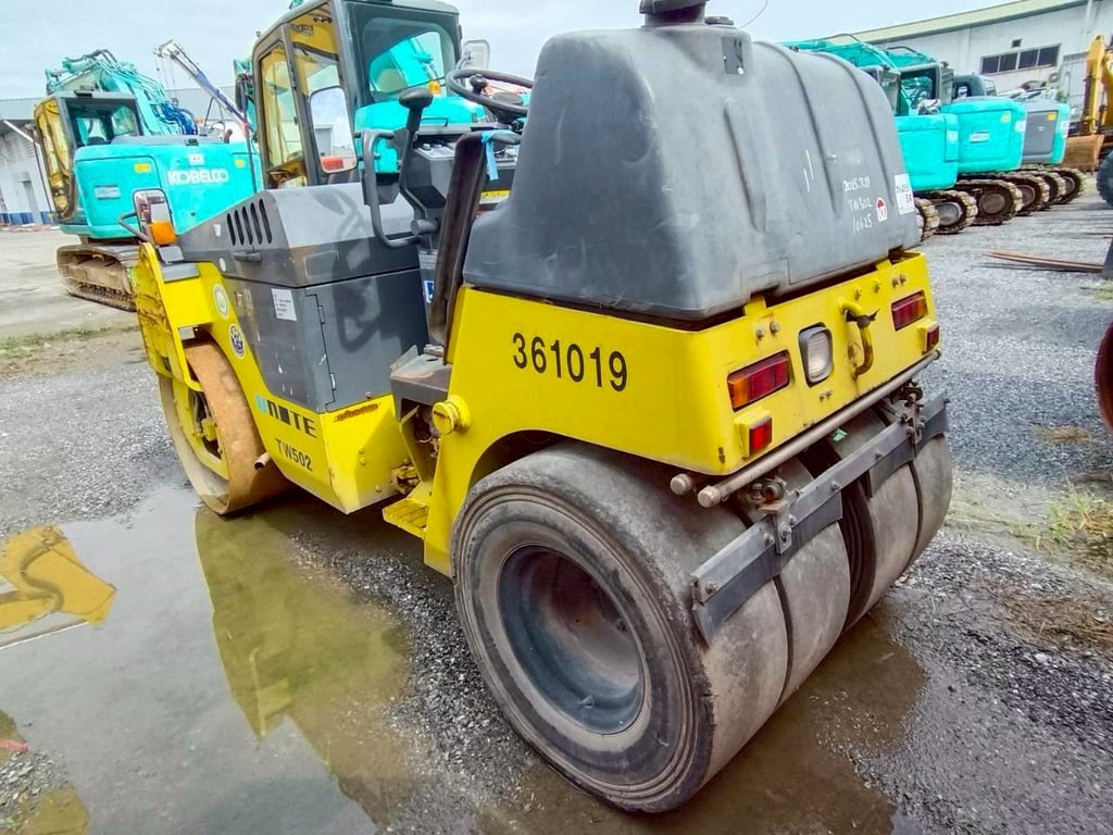 รถบดสั่นสะเทือน Sakai TW502-1 ปี2011 โทร. 080-6565422 (หนิง)