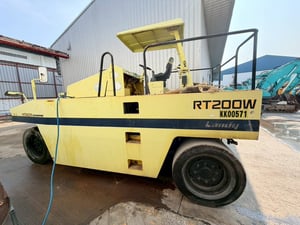 รถบดล้อยาง 7 ล้อ Hitachi RT200WT 1,123ชั่วโมง โทร.080-6565422 (หนิง) 
