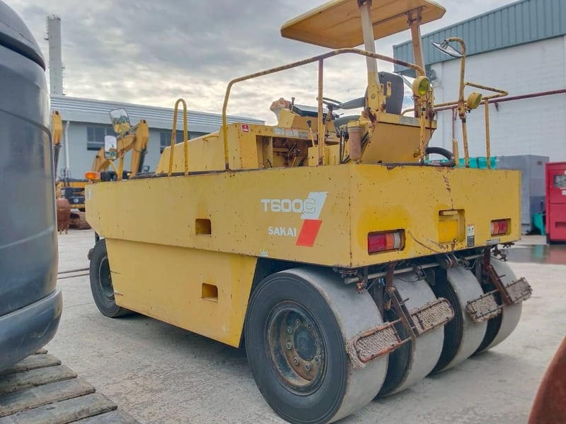 รถบด 7 ล้อยาง Sakai T600C ปี1999 โทร.080-6565422 หนิง