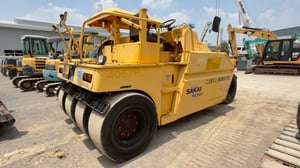 รถบด 7ล้อยาง Sakai TZ701 2,956ชั่วโมง โทร. 080-6565422 (หนิง)