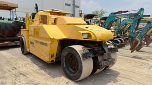 รถบด 7ล้อยาง Sakai TZ701 2,956ชั่วโมง โทร. 080-6565422 (หนิง)