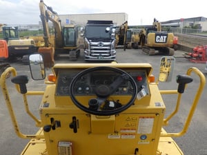 รถบดสั่นสะเทือน 7 ตัน Sakai SW650 ปี2003 โทร. 080-6565422 หนิง