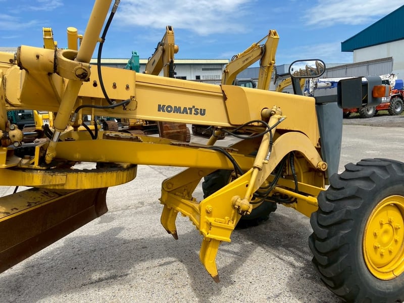 Komatsu GD405A-3 ปี2003 รถเกรด พร้อมสแคริฟาย โทร.080-6565422 หนิง