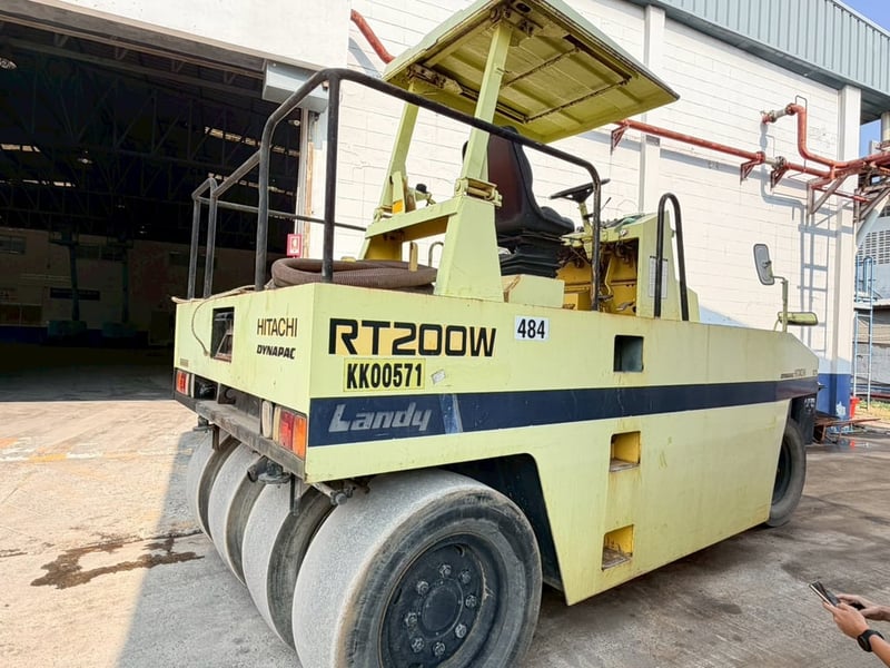 รถบดล้อยาง 7 ล้อ Hitachi RT200WT 1,123ชั่วโมง โทร.080-6565422 (หนิง) 