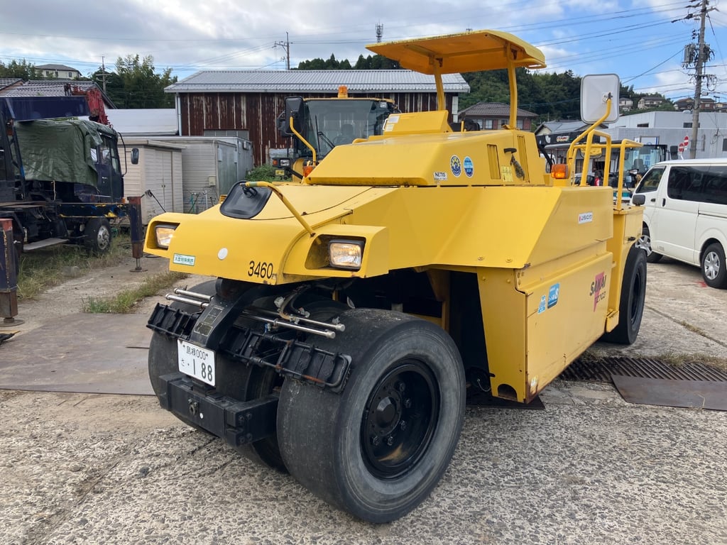 รถบดล้อยาง 7ล้อ Sakai TZ703 ปี2015 โทร.080-6565422 (หนิง)