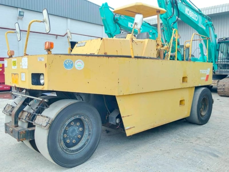 รถบด 7 ล้อยาง Sakai T600C ปี1999 โทร.080-6565422 หนิง