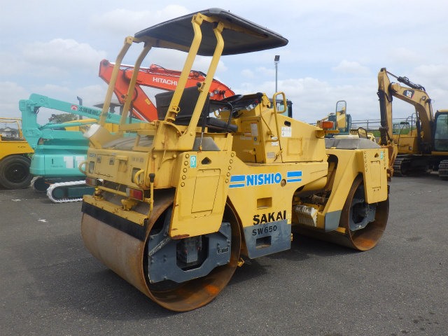 รถบดสั่นสะเทือน 7 ตัน Sakai SW650 ปี2003 โทร. 080-6565422 หนิง