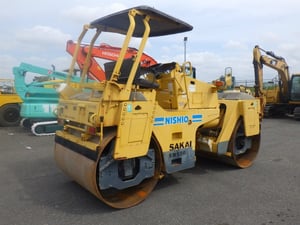 รถบดสั่นสะเทือน 7 ตัน Sakai SW650 ปี2003 โทร. 080-6565422 หนิง