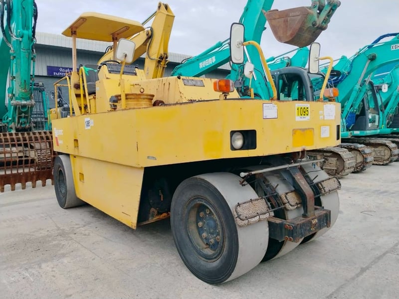 รถบด 7 ล้อยาง Sakai T600C ปี1999 โทร.080-6565422 หนิง