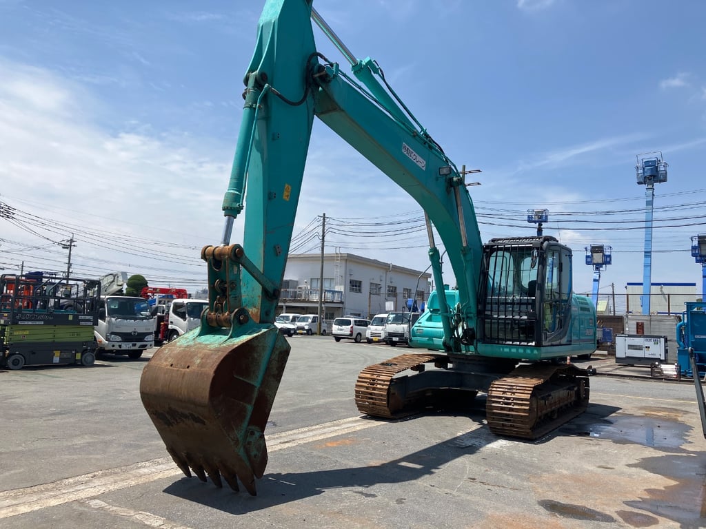 Kobelco SK200-9 ปี2016 กำลังเข้าไทย โทร. 0806565422 (หนิง)