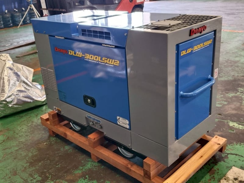 เครื่องเชื่อม Denyo DLW-300LSW2 มีล้อ โทร. 080-6565422 (หนิง)