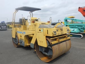 รถบดสั่นสะเทือน 7 ตัน Sakai SW650 ปี2003 โทร. 080-6565422 หนิง