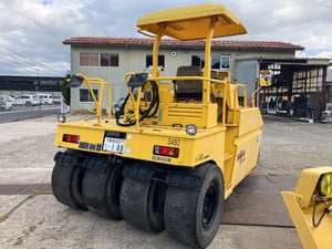 รถบดล้อยาง 7ล้อ Sakai TZ703 ปี2015 โทร.080-6565422 (หนิง)